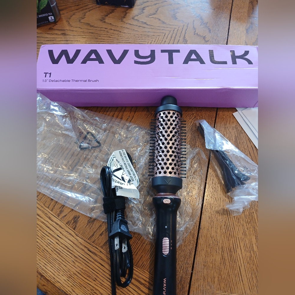 Wavytalk Detachable Thermal Brush in Black and Pink